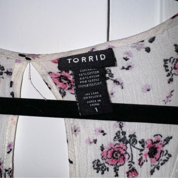 ✨torrid floral print gauze lace inset top✨ - Picture 3 of 6